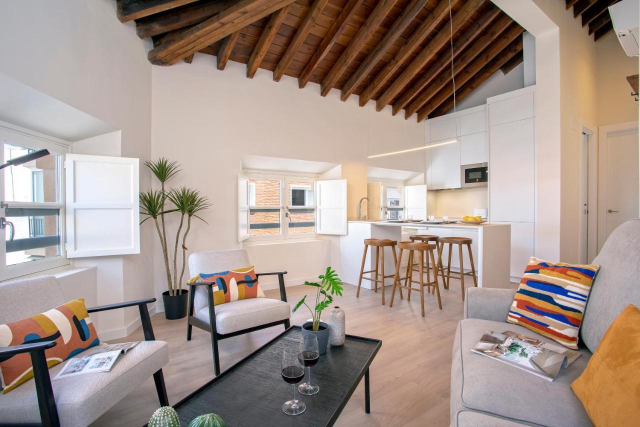 Apartamentos Thyssen Cisneros By Rent Me マラガ エクステリア 写真