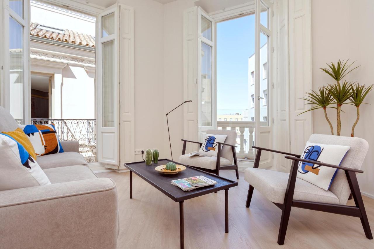 Apartamentos Thyssen Cisneros By Rent Me マラガ エクステリア 写真