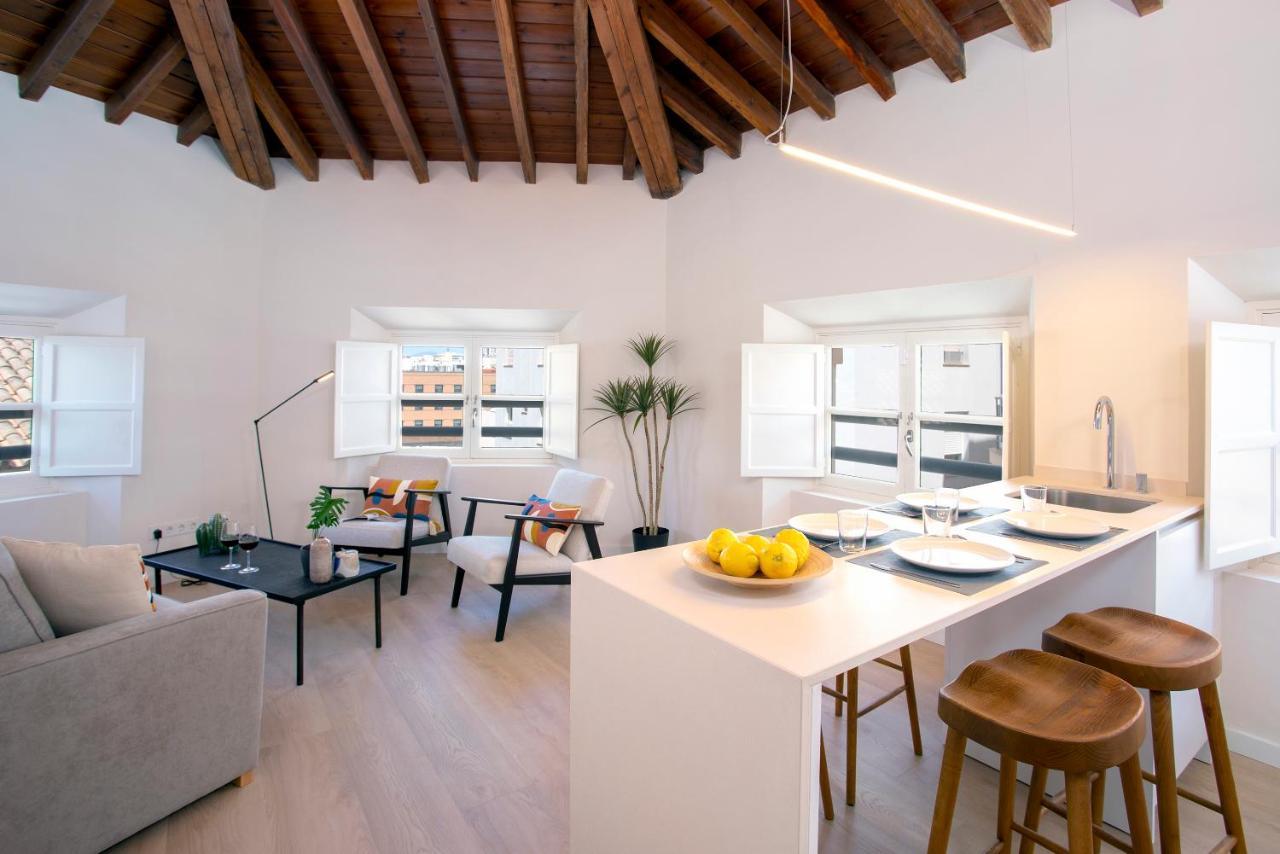 Apartamentos Thyssen Cisneros By Rent Me マラガ エクステリア 写真