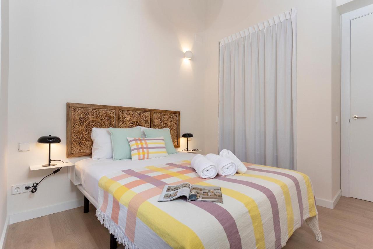 Apartamentos Thyssen Cisneros By Rent Me マラガ エクステリア 写真