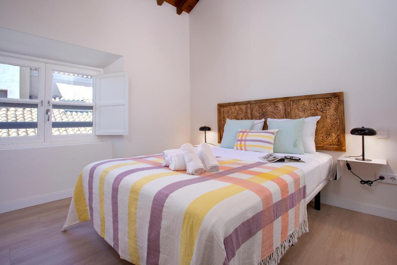 Apartamentos Thyssen Cisneros By Rent Me マラガ エクステリア 写真
