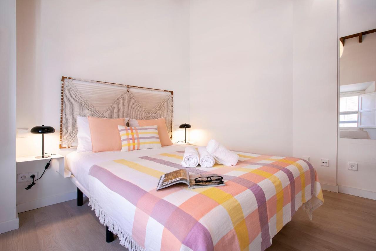 Apartamentos Thyssen Cisneros By Rent Me マラガ エクステリア 写真