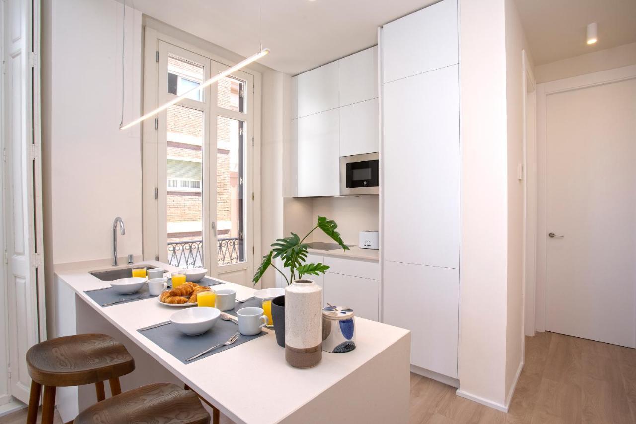Apartamentos Thyssen Cisneros By Rent Me マラガ エクステリア 写真