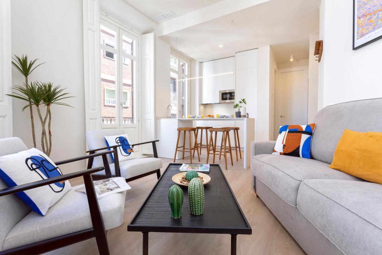 Apartamentos Thyssen Cisneros By Rent Me マラガ エクステリア 写真