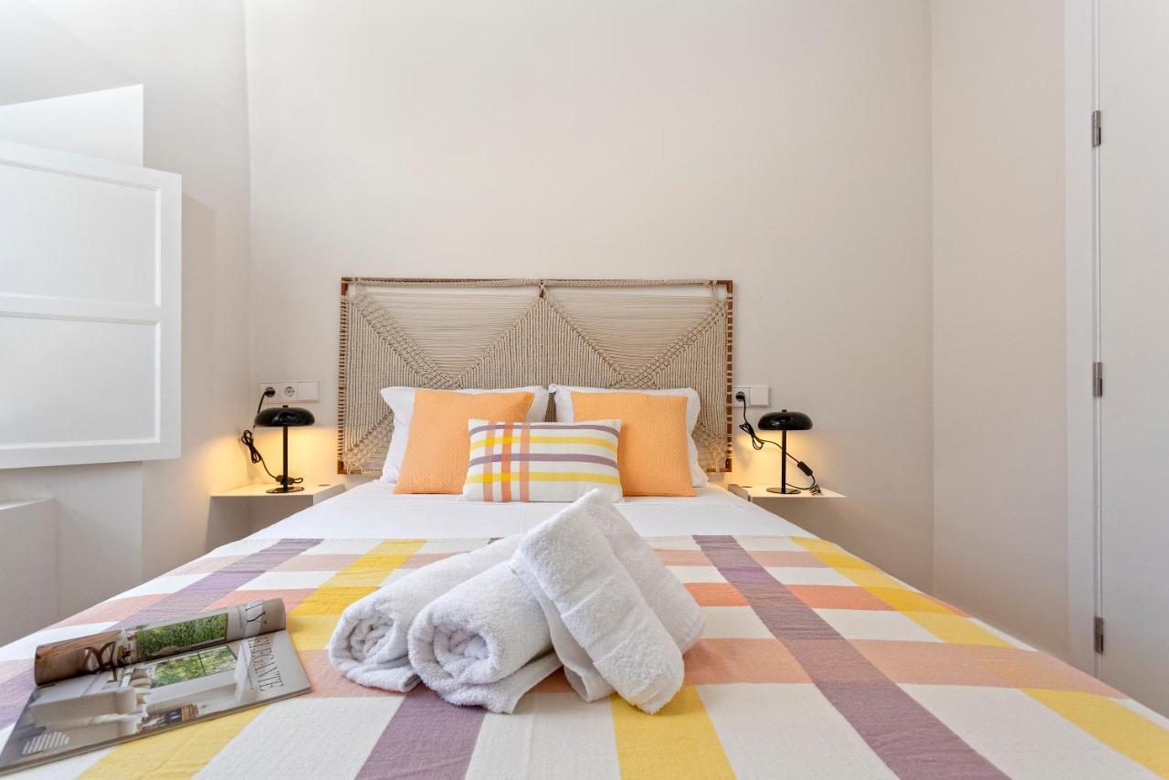 Apartamentos Thyssen Cisneros By Rent Me マラガ エクステリア 写真