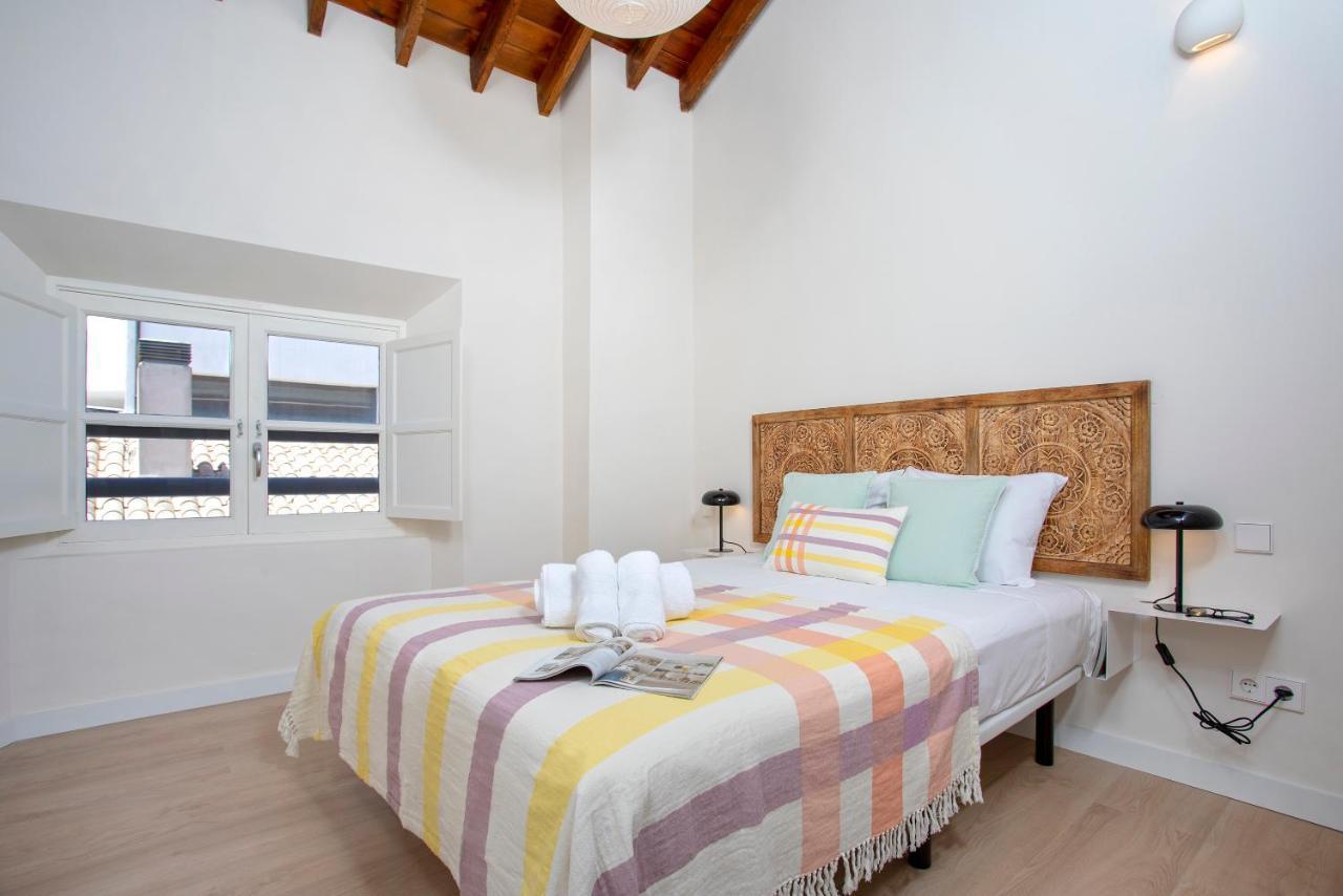 Apartamentos Thyssen Cisneros By Rent Me マラガ エクステリア 写真