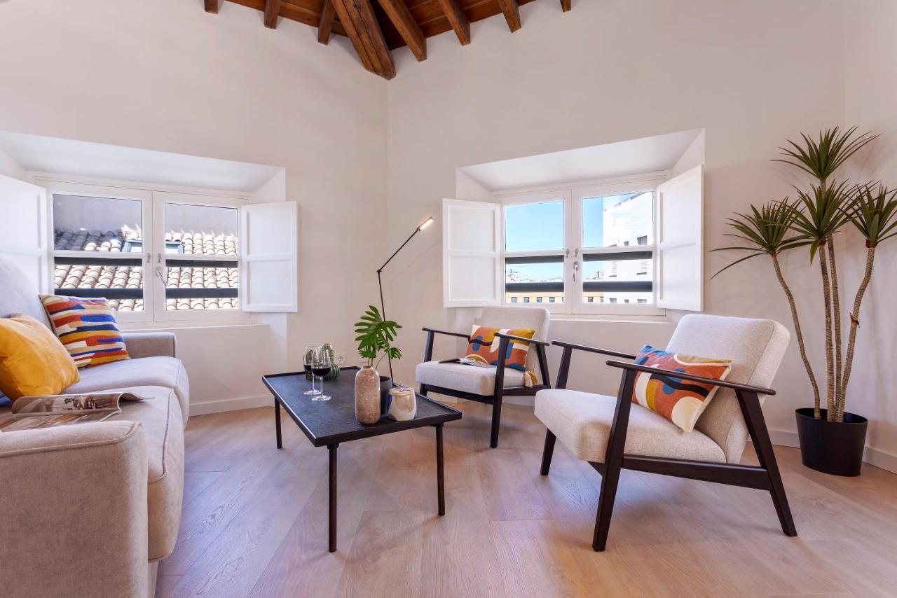 Apartamentos Thyssen Cisneros By Rent Me マラガ エクステリア 写真
